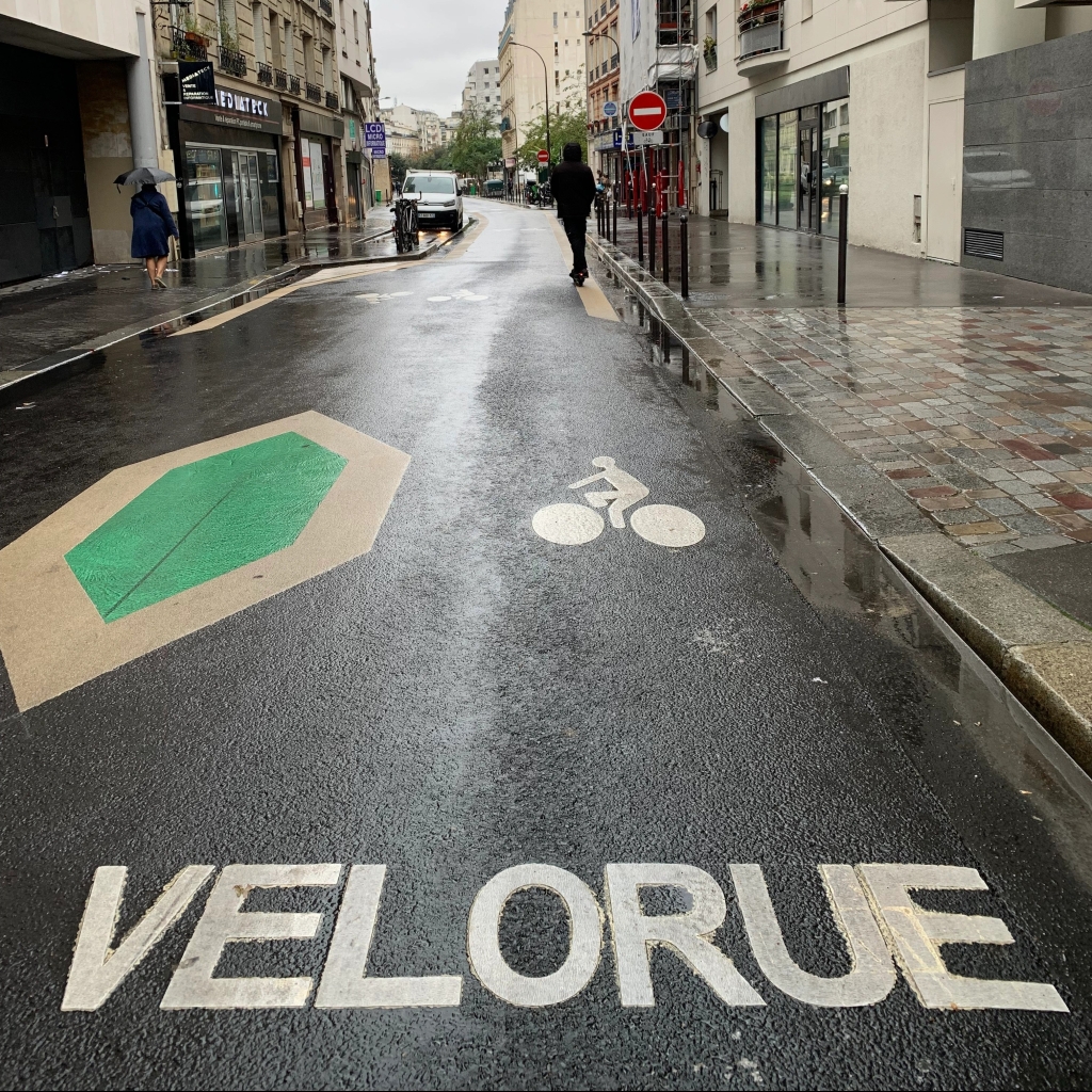 La vélorue de Charenton, première vélorue parisienne, se trouve dans le 12ème